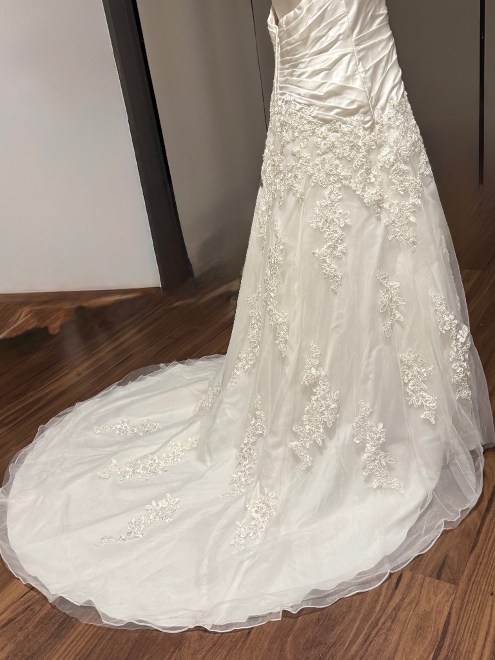 NWT David’s Bridal Ivory strapless wedding dress in size 16P.